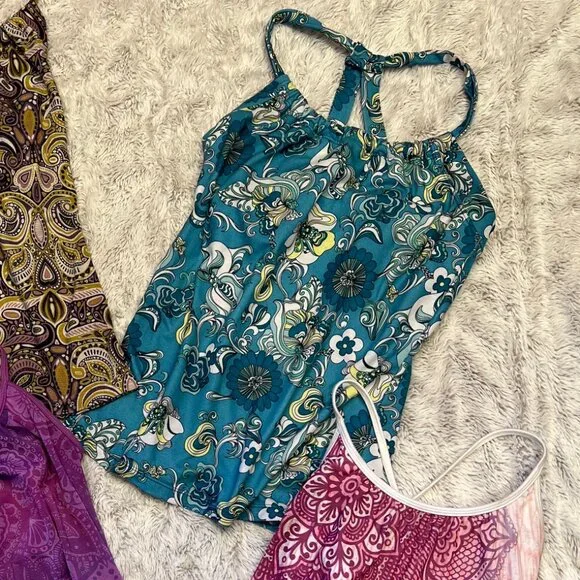 Lot of 4 Prana Tanks, Fit Like Mediums - Picture 4 of 10